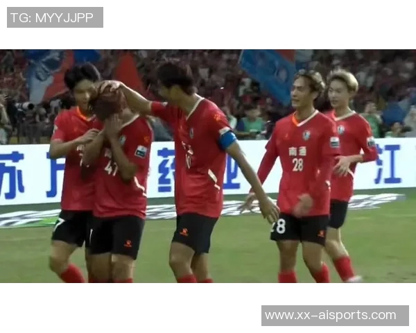 南通之夜：任意球瞬间破门，黄蒋大亚乱战中的绝美奇迹
