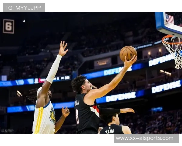 勇士败局难掩辉煌！库里单节6中6引领火力，杨瀚森缺阵助开拓者终结连败
